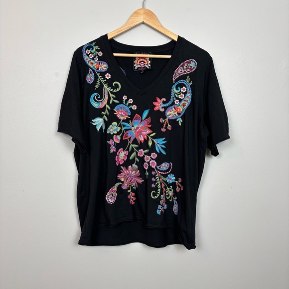 Johnny Was Tops - Johnny Was Top XL Black Raw Hem V-Neck Tee Embroidered Floral 100% Cotton